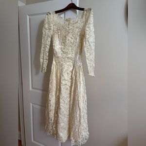 Vintage Elegant Lace and Satin Cream Wedding Dress